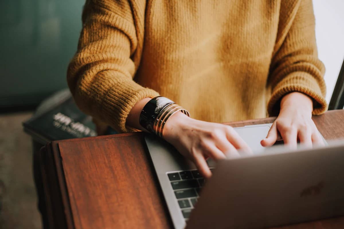 Four-stage execution workflow for Social Media Content Creation from discovery to launch